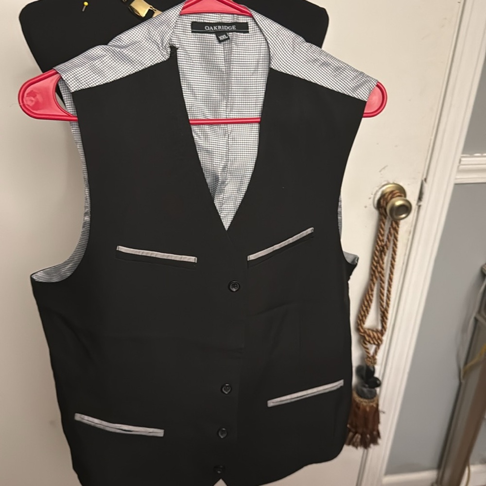 Vest - Picture 2 of 6